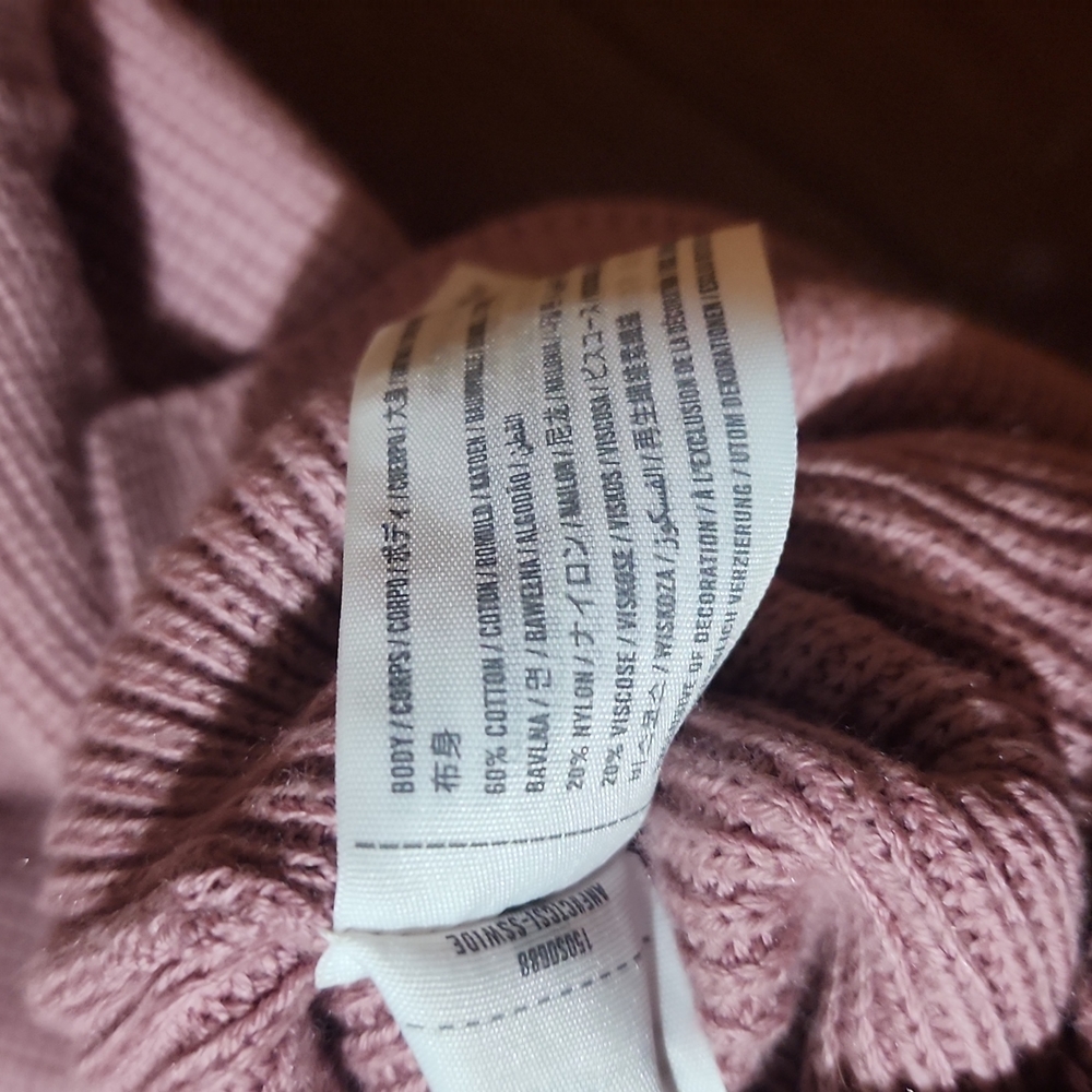 🩷Abercrombie & Fitch🩷 crochet top🩷 - Picture 3 of 3